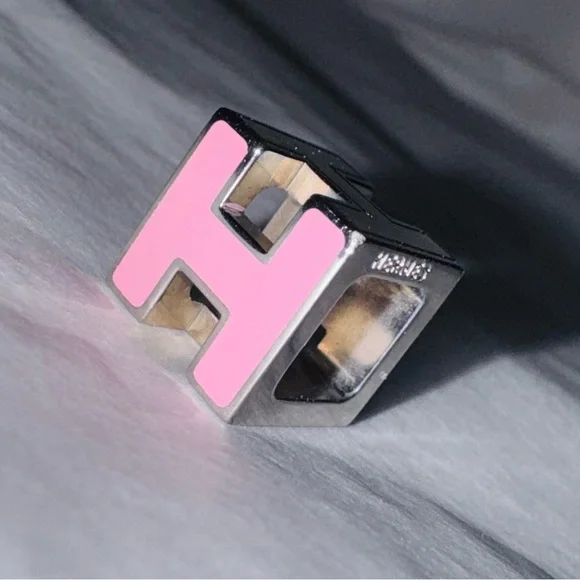 Hermès AUTHENTIC H Cube Cage d’H d’Ash Silver Bubblegum Pink Block Pendant - Picture 3 of 16